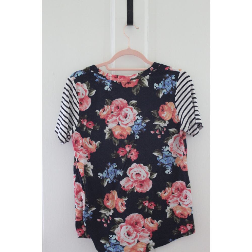 Women's Size Small Muilt-Color Pullover VNeck Tee Shirt Front Pocket - Picture 4 of 4